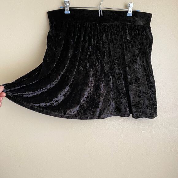 L'Amour XL Black Crushed Velvet Skirt Elastic Flowy Lined Short - Picture 3 of 6